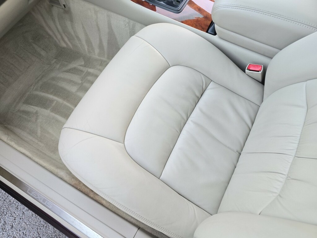 Lexus LS Saloon Black #35