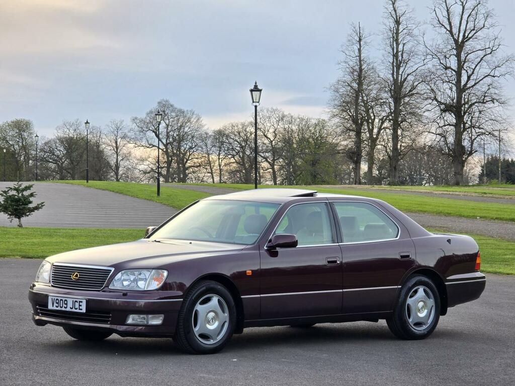 Lexus LS Saloon Black #17