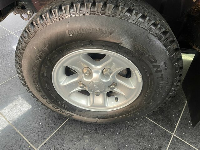 Land Rover Defender Tdci Hard Top Suv Red #6