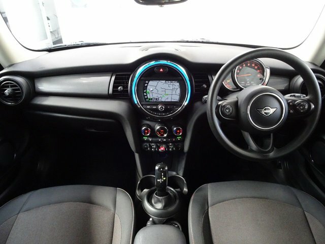 Mini Hatch 1.5 Cooper Classic Hatchback Steptronic HK20EAJ Black #2