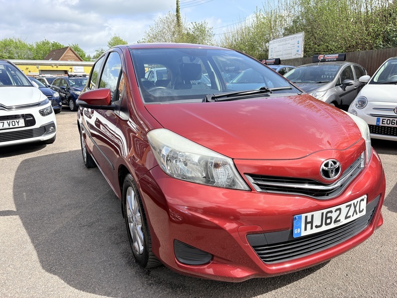 Toyota Yaris Vvt-i Tr HJ62ZXC Red #2