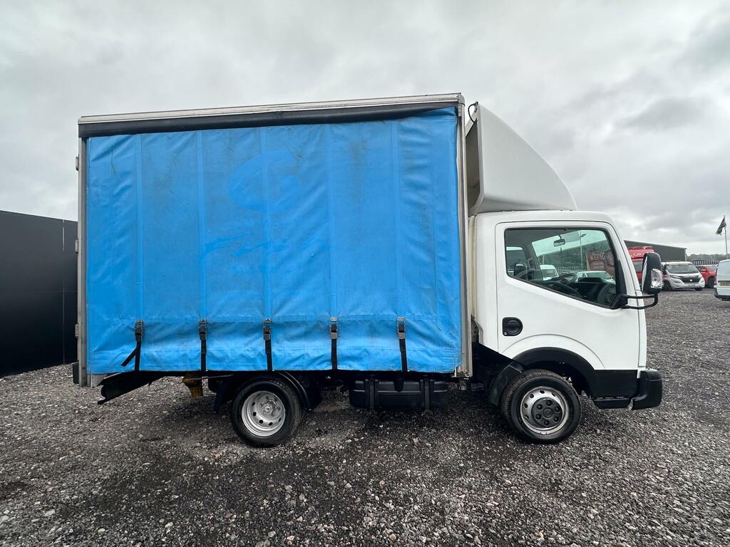 Nissan NT400 2.5L Null White #8