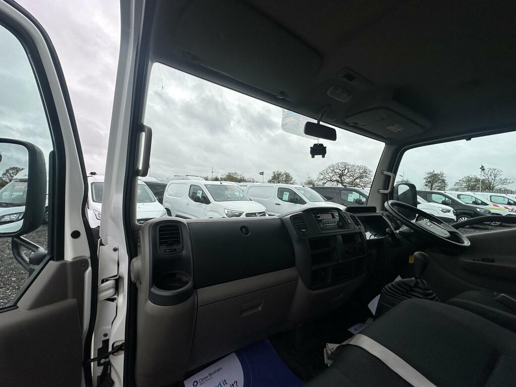 Nissan NT400 2.5L Null White #17