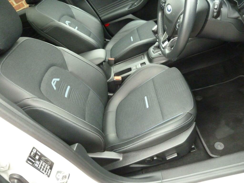 Ford Focus 1.5T Ecoboost Active X Euro 6 Ss AK69TLN White #3