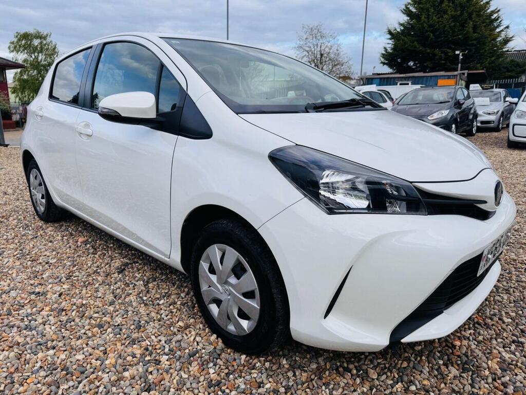 Toyota Vitz Petrol White #3