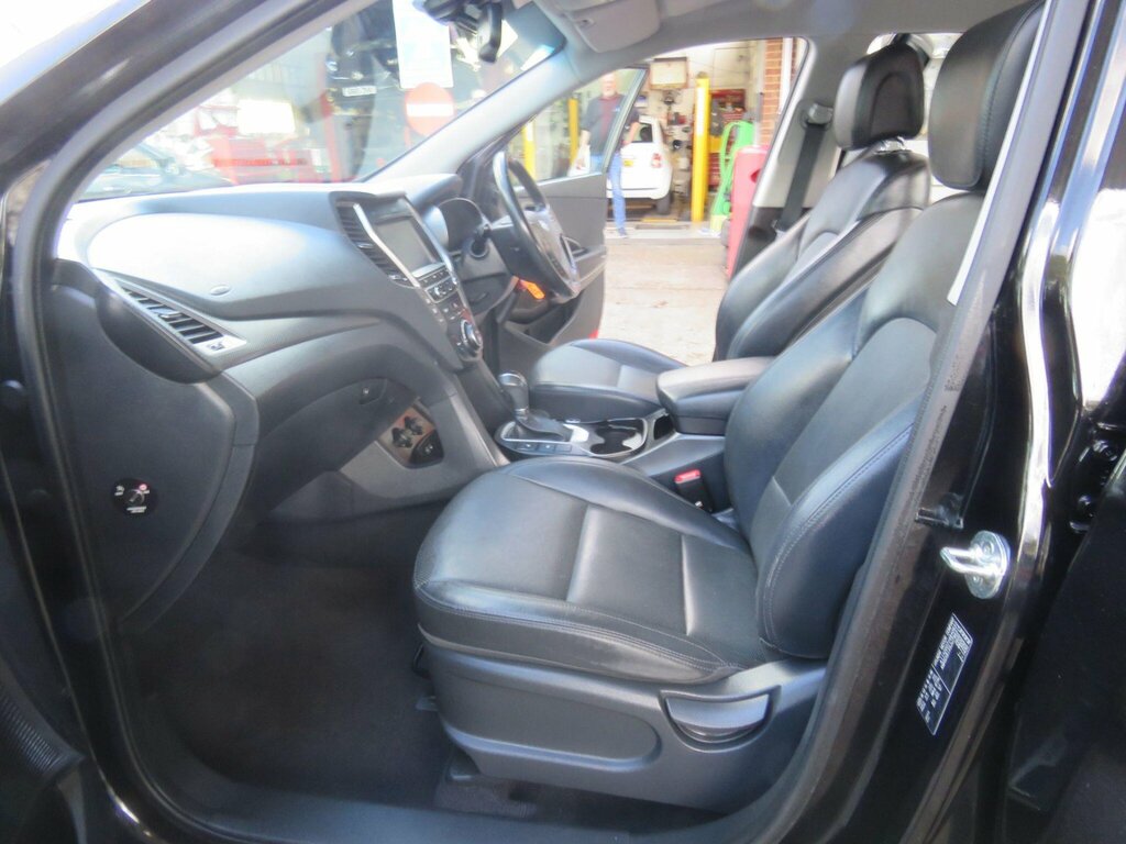 Hyundai Santa Fe 2.2 Crdi Blue Drive Premium 4Wd Euro 6 Ss Black #3
