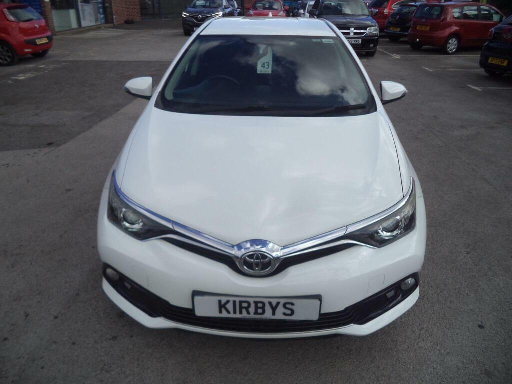 Toyota Auris 1.2 Vvt-i Design Euro 6 S S White #2