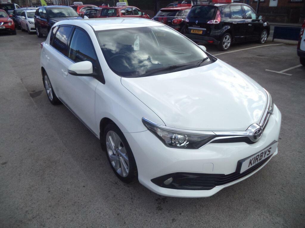 Toyota Auris 1.2 Vvt-i Design Euro 6 S S White
