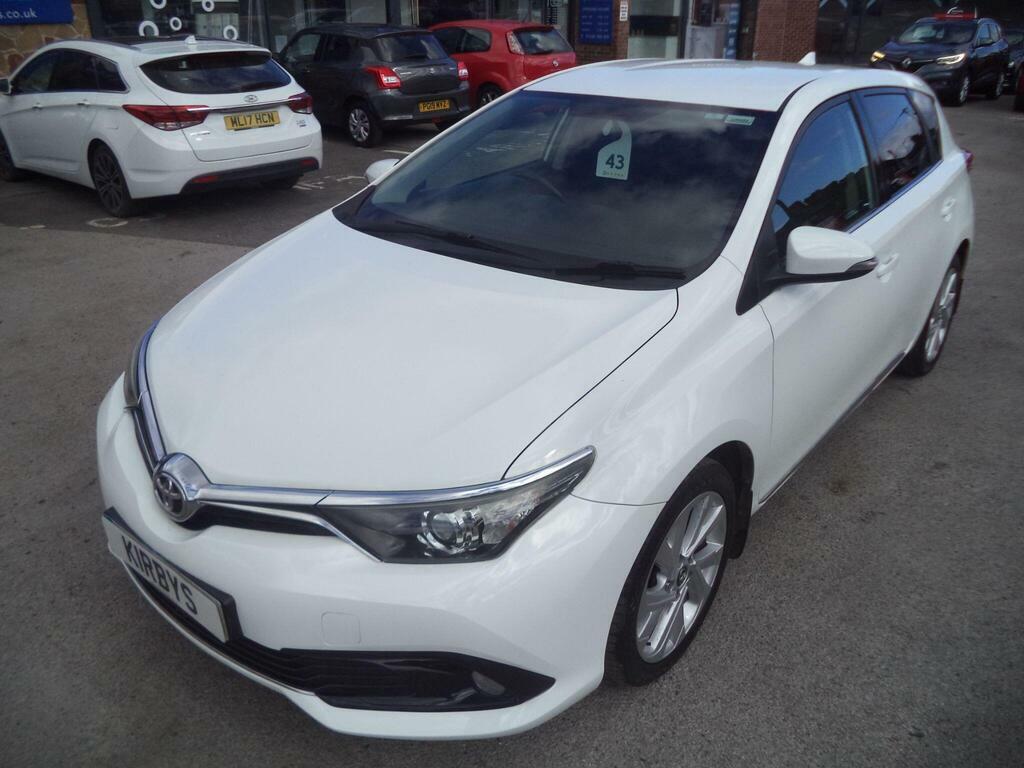 Toyota Auris 1.2 Vvt-i Design Euro 6 S S White #3