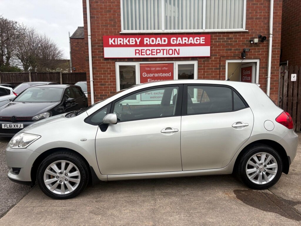 Toyota Auris 1.6 Vvt-i T Spirit Silver #2