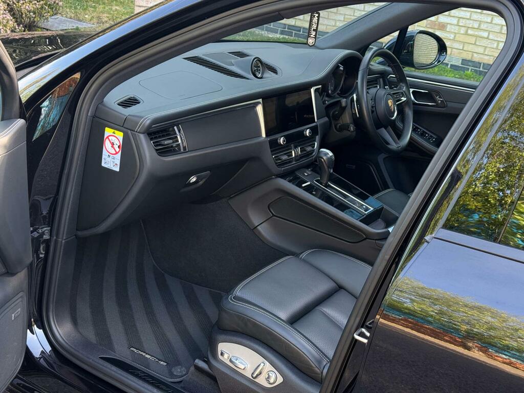 Porsche Macan Gts Black #2