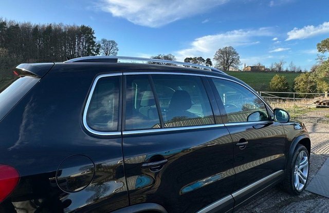 Volkswagen Tiguan Tdi Bluemotion Tech Sport Black #6