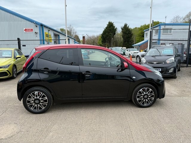 Toyota Aygo 1.0 Vvt-i X-clusiv Hatchback Eur BT71NLM Black #2