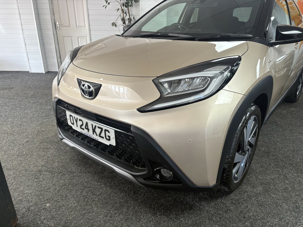 Toyota Aygo X Hatchback 1.0 Vvt-i Exclusive OY24KZG Beige #3