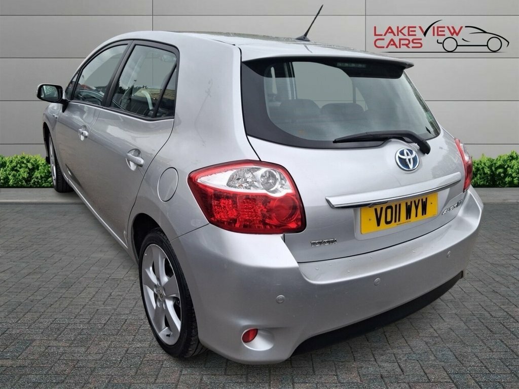 Toyota Auris 1.8L T Spirit Silver #2