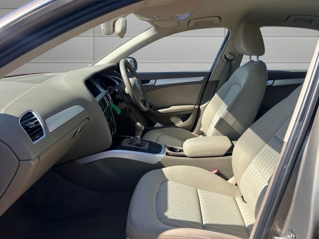 Audi A4 2L Se Beige #3