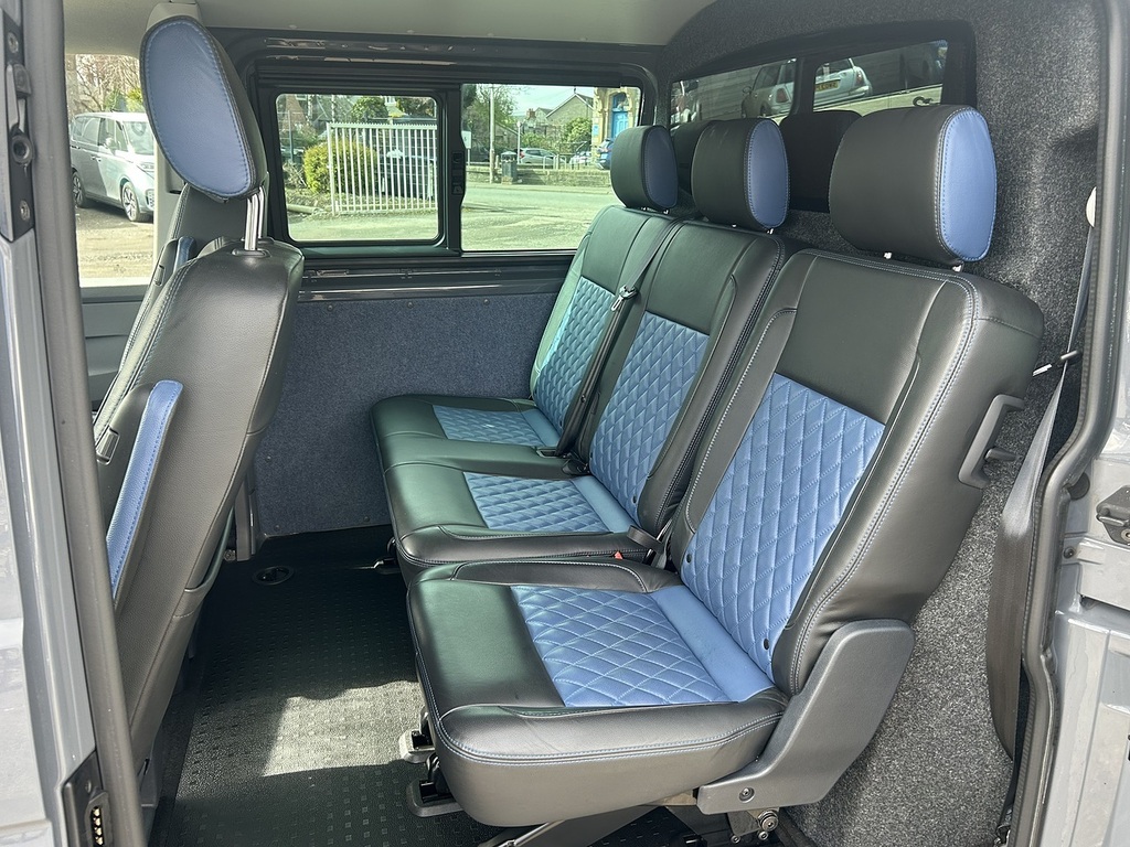 Volkswagen Transporter 2.0 Bitdi T32 Highline Kombi Double Cab SV72WCG Grey #4