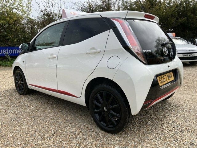 Toyota Aygo 1.0 Vvt-i X-press SG67WMV White #6