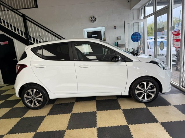 Hyundai I10 Play Hatchback EA69WZH White #4