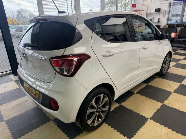 Hyundai I10 Play Hatchback EA69WZH White #5