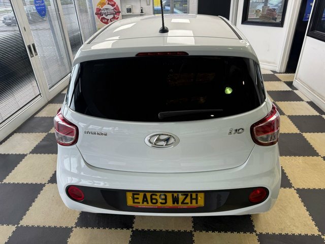 Hyundai I10 Play Hatchback EA69WZH White #6