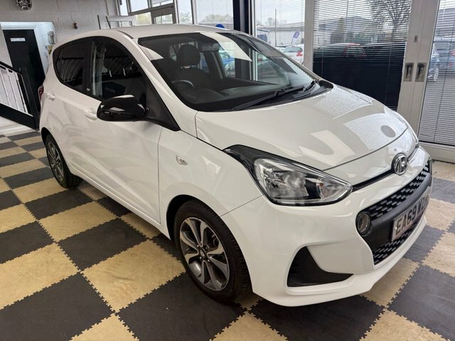 Hyundai I10 Play Hatchback EA69WZH White #3