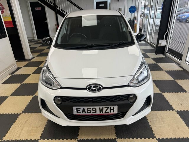 Hyundai I10 Play Hatchback EA69WZH White #2