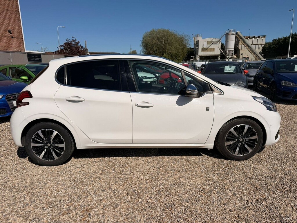 Peugeot 208 1.2 Puretech Tech Edition Euro 6 Ss AF19GJG White #5