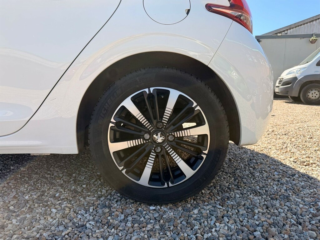 Peugeot 208 1.2 Puretech Tech Edition Euro 6 Ss AF19GJG White #6