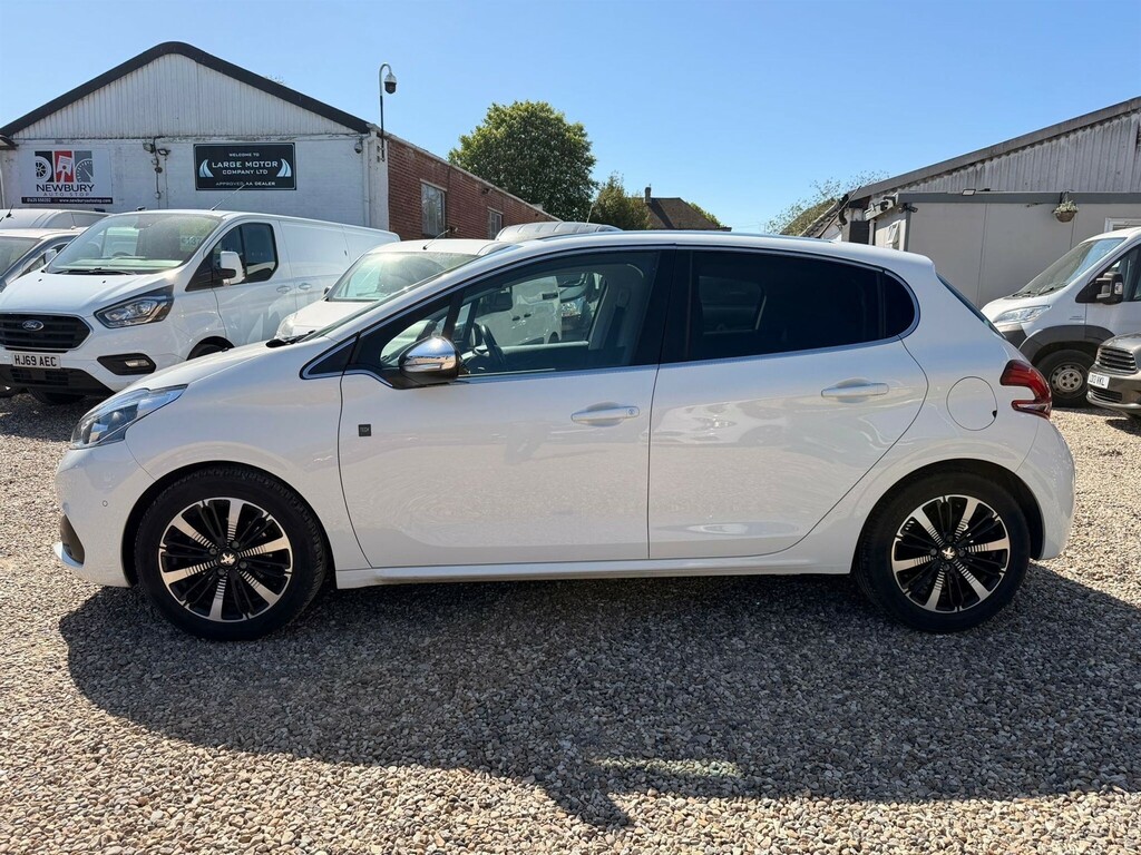 Peugeot 208 1.2 Puretech Tech Edition Euro 6 Ss AF19GJG White #3