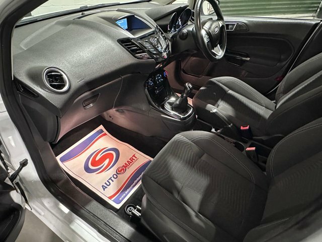 Ford Fiesta 1.0T Ecoboost Zetec Hatchback Eu White #2