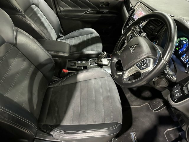 Mitsubishi Outlander 2.4H Twinmotor 13.8Kwh Juro Suv Plug-in KW68ZLO Grey #4