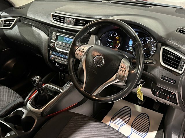 Nissan Qashqai 1.5 Dci Acenta Suv 2Wd Euro 6 S Red #2