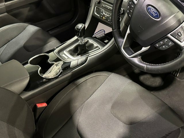 Ford Mondeo 2.0 Tdci Titanium Hatchback Euro Blue #5