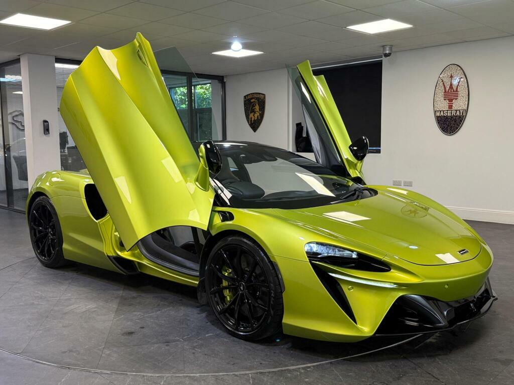 McLaren Artura Hybrid Green