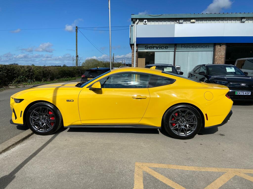 Ford Mustang 5.0 V8 Gt Coupe Very Low Mileage Yellow #4