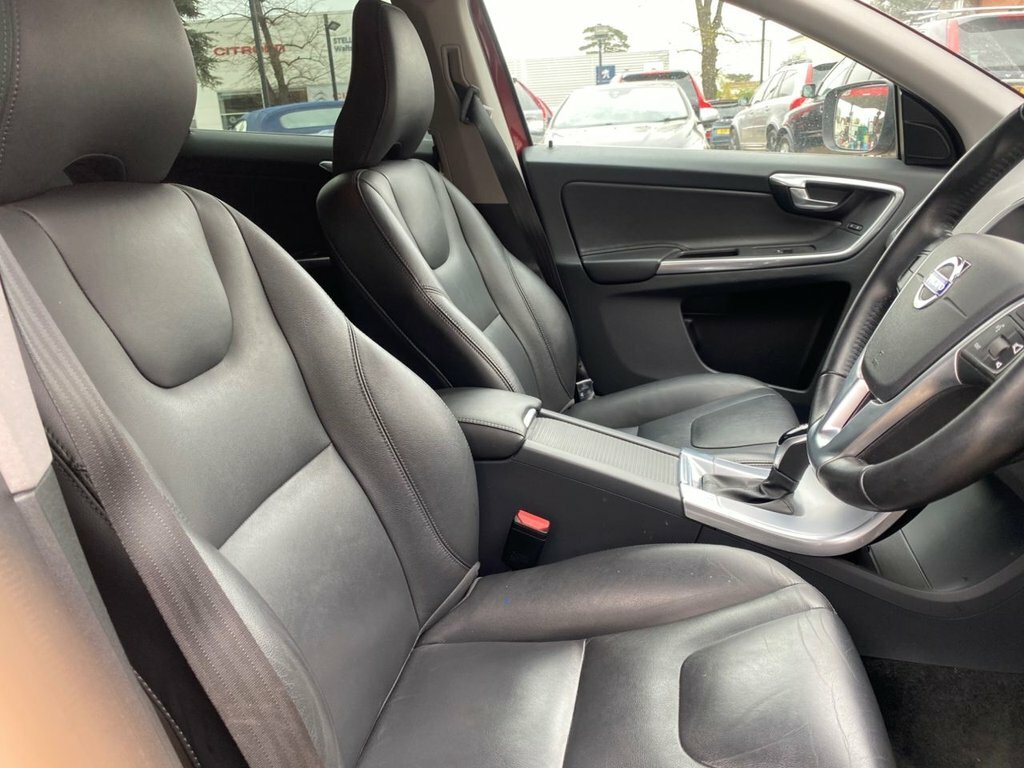 Volvo XC60 2.4L Se Lux Nav HV66WXZ Red #2