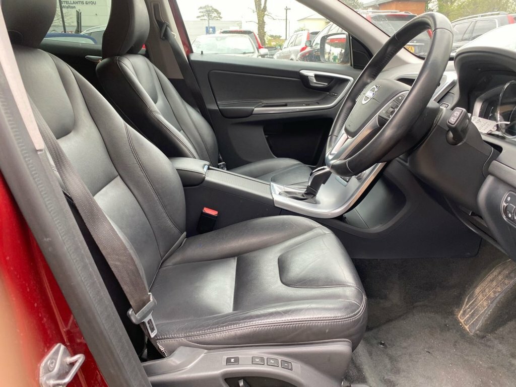 Volvo XC60 2.4L Se Lux Nav HV66WXZ Red #3