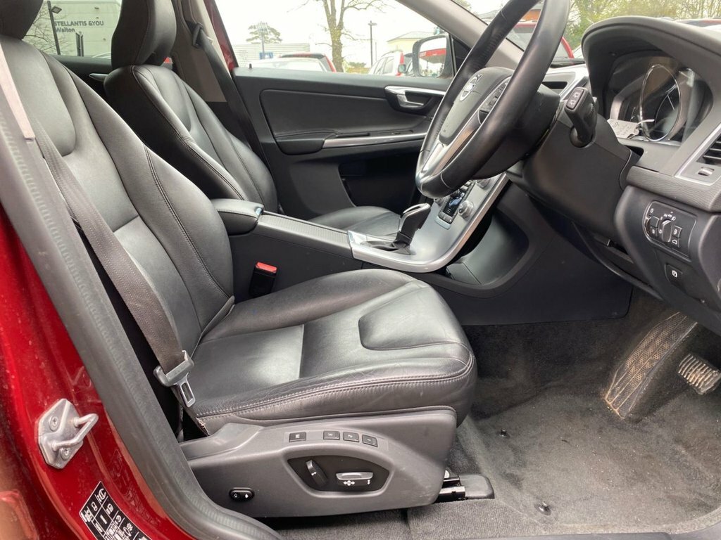 Volvo XC60 2.4L Se Lux Nav HV66WXZ Red #4