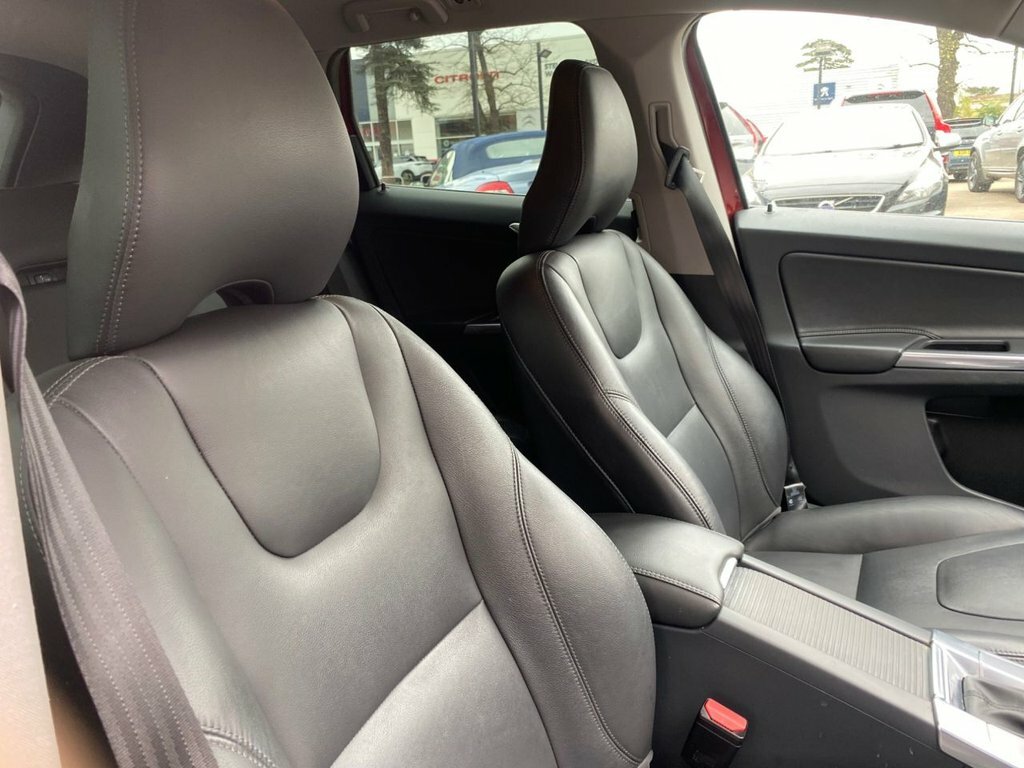 Volvo XC60 2.4L Se Lux Nav Red