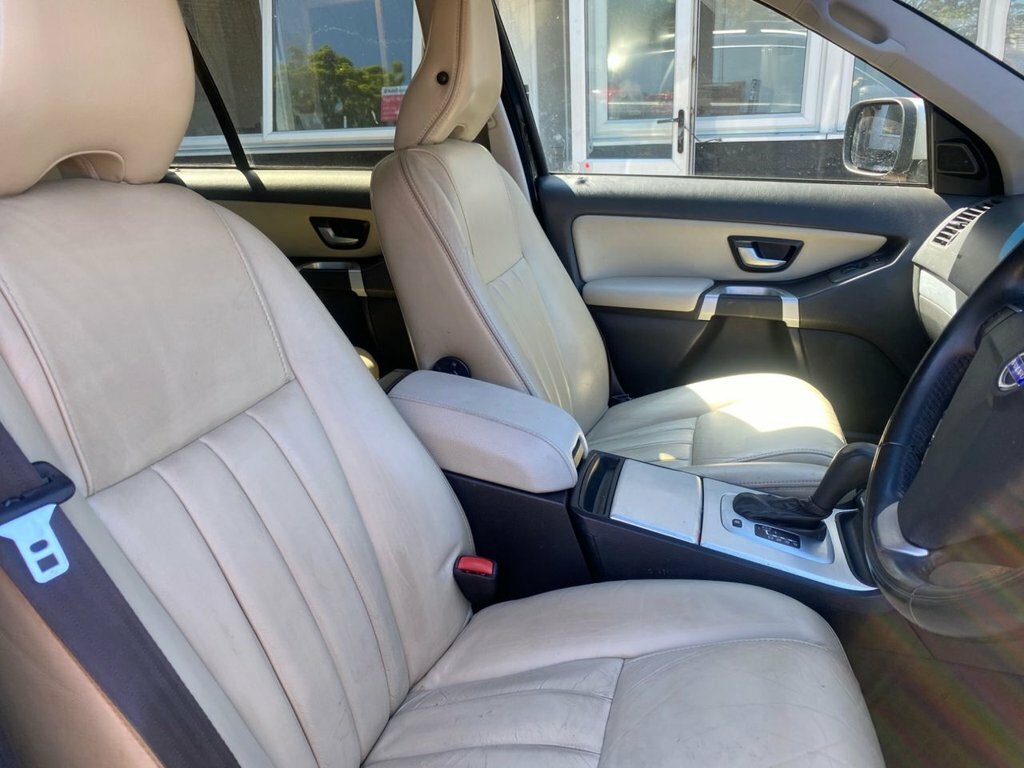 Volvo XC90 2.4L Se Lux KW14NYZ Black #2