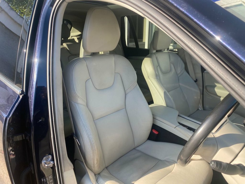 Volvo XC90 2L Momentum Blue