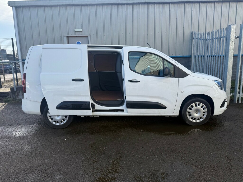 Vauxhall Combo Panel Van 1.5 Turbo D 2300 Sportive L2 H1 Euro 6 White #3