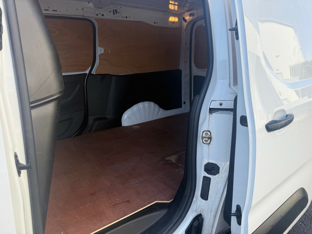 Vauxhall Combo Panel Van 1.5 Turbo D 2300 Sportive L2 H1 Euro 6 White #4