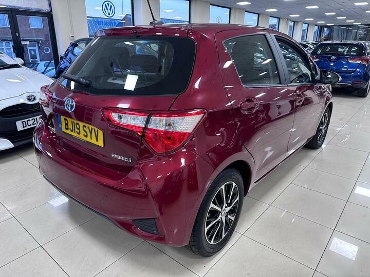 Toyota Yaris 1.5 Vvt-h Icon Tech E-cvt Euro 6 Ss BJ19SYV Red #3