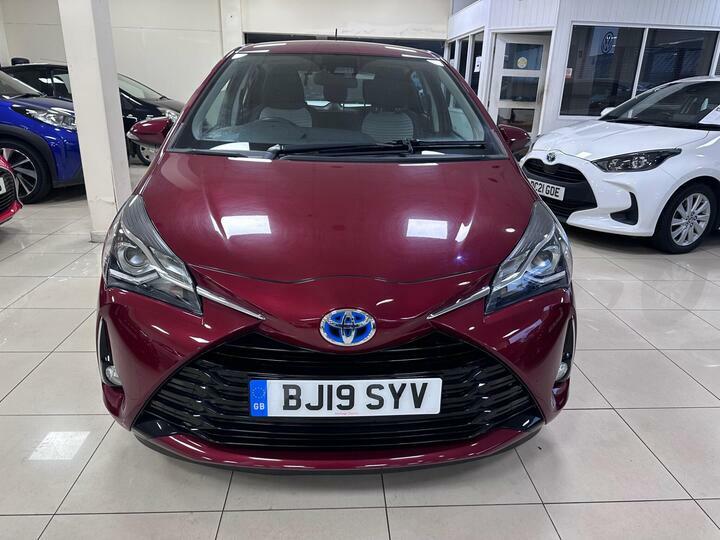 Toyota Yaris 1.5 Vvt-h Icon Tech E-cvt Euro 6 Ss Red