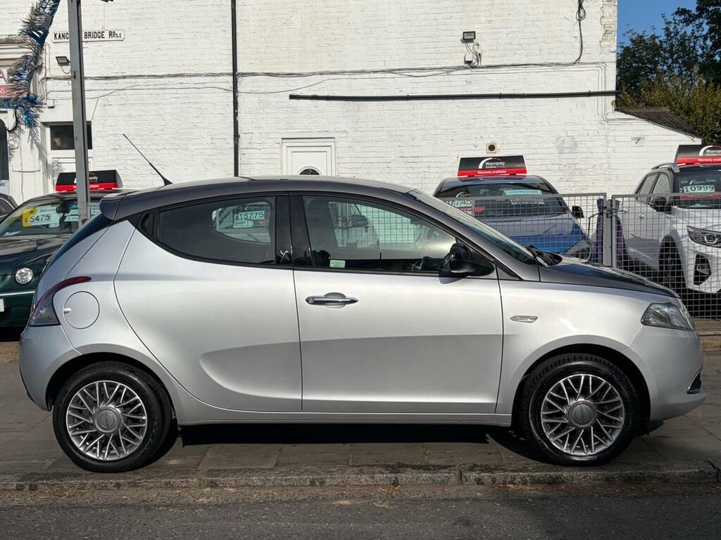 Chrysler Ypsilon Hatchback 0.9 Twinair Se Euro 5 Ss 20 RK62UOA Silver #2