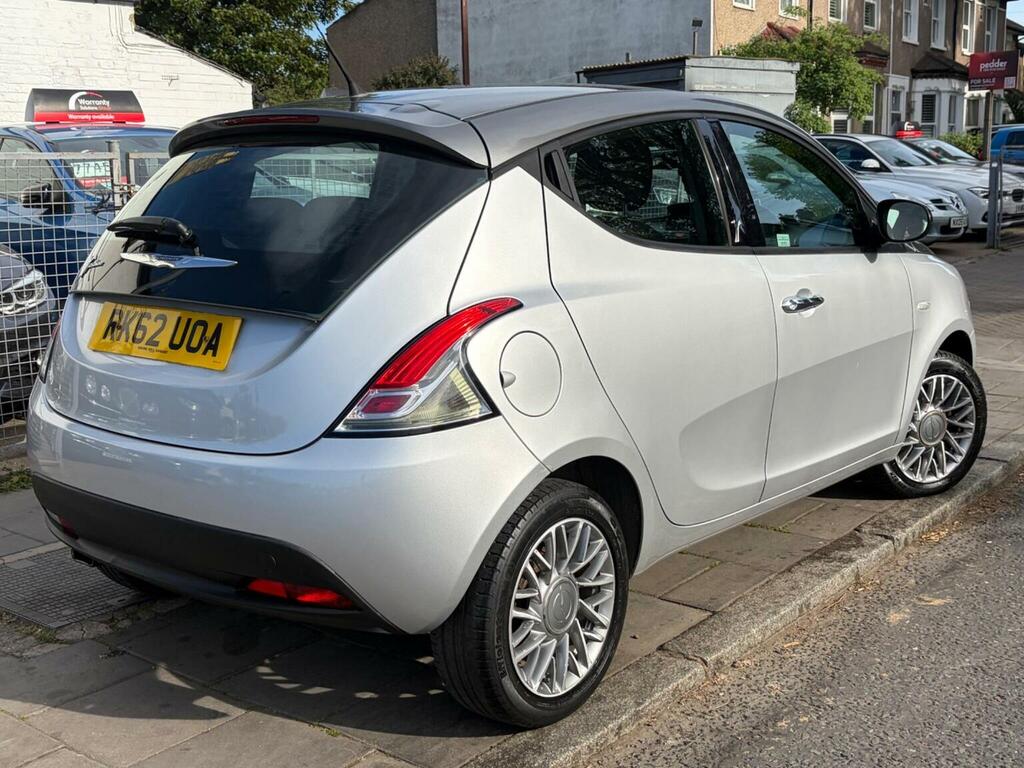 Chrysler Ypsilon Hatchback 0.9 Twinair Se Euro 5 Ss 20 RK62UOA Silver #3