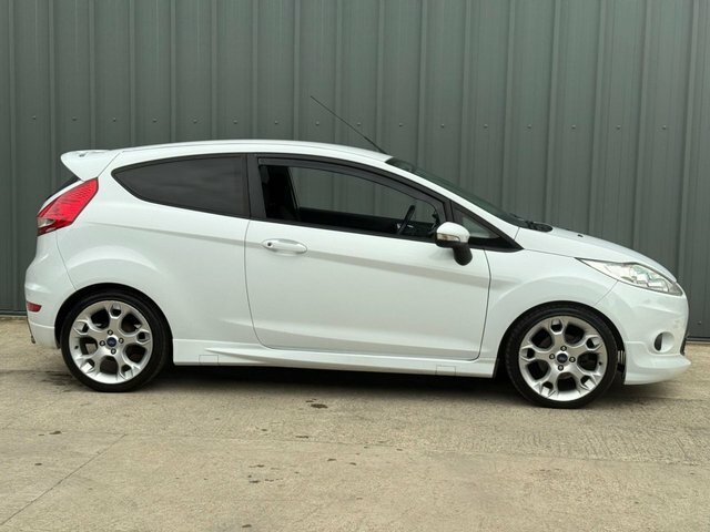 Ford Fiesta S 1.6 Hatchback CK12YCD White #2