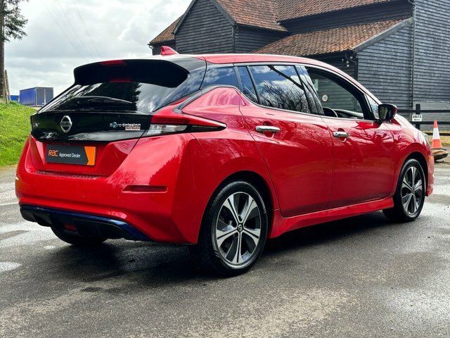Nissan Leaf Tekna Hatchback EN21JWA Red #4